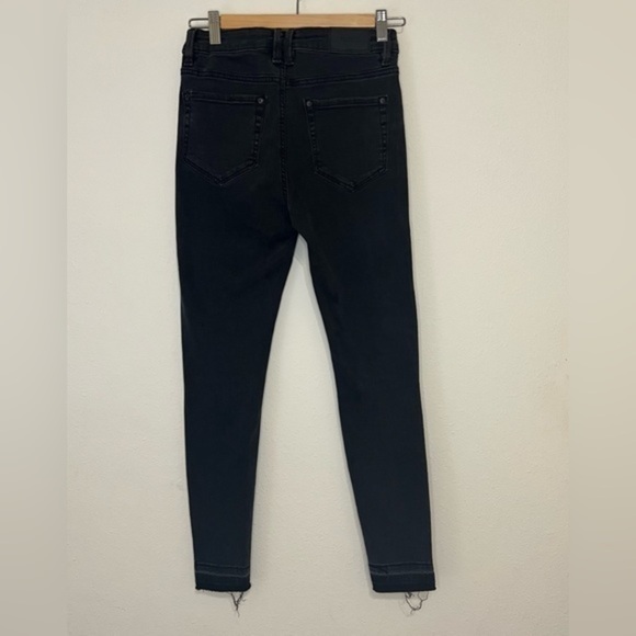 Stradivarius Super High Waist Jeans Distressed - Picture 3 of 6